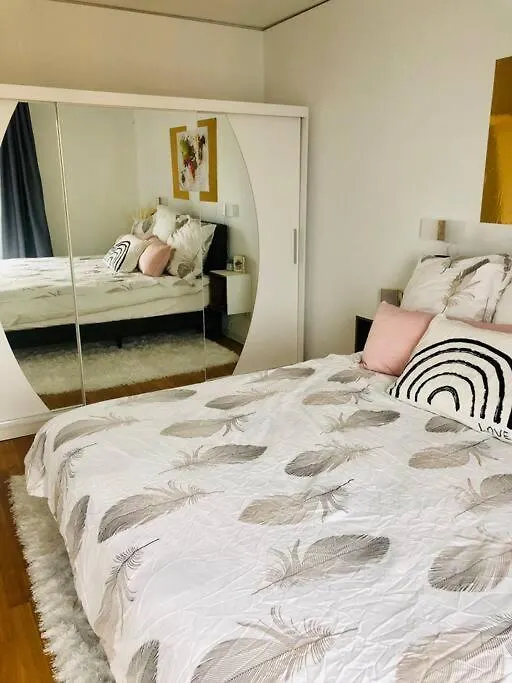 アパート デュッセルドルフLux 2Bd W/ Rooftop Terrace And Rhine Views!アパートメント ドイツ