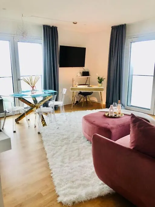 デュッセルドルフLux 2Bd W/ Rooftop Terrace And Rhine Views!アパートメント デュッセルドルフ
