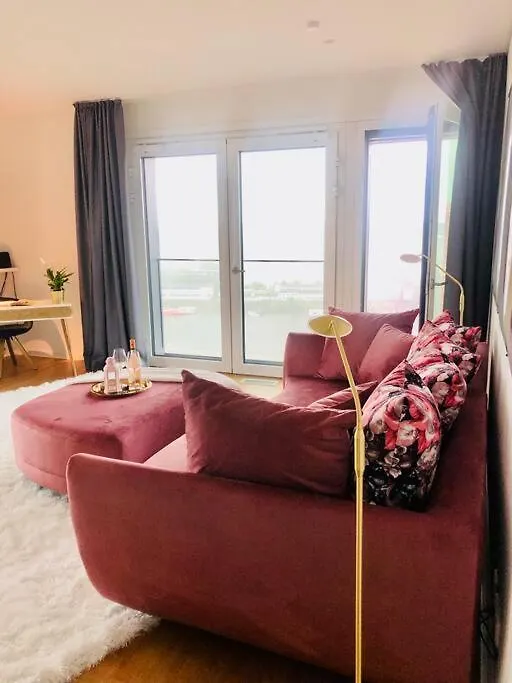 デュッセルドルフLux 2Bd W/ Rooftop Terrace And Rhine Views!アパートメント アパート