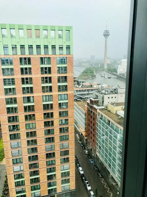 デュッセルドルフLux 2Bd W/ Rooftop Terrace And Rhine Views!アパートメント 0*, デュッセルドルフ